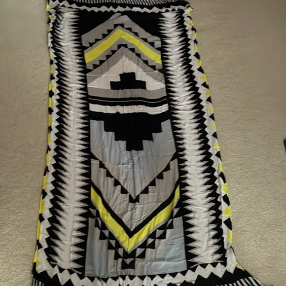 Express Geometric Print Scarf - Picture 2 of 2